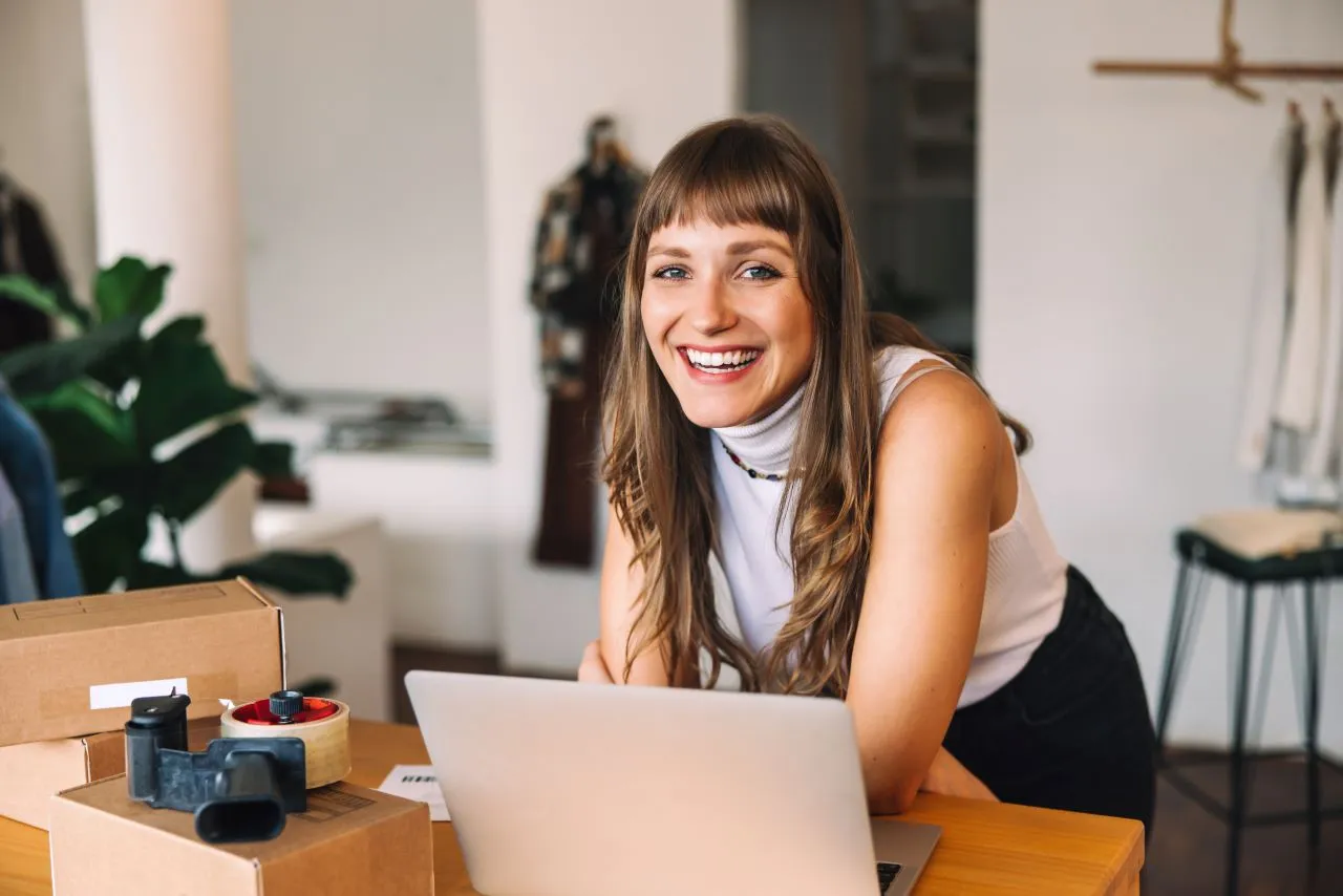 O que é CNPJ alfanumérico | Foto de uma empreendedora | Certificação Digital | Blog da Certisign